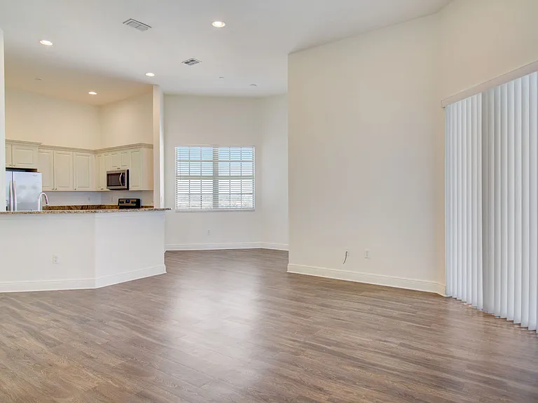 Aberdeen - Spacious open concept living area