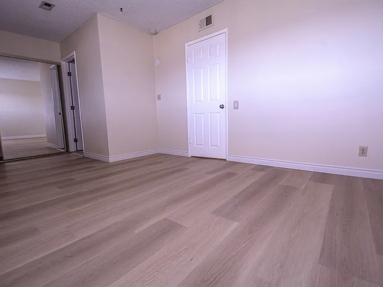 848 W Huntington Dr #28 — Photo 34