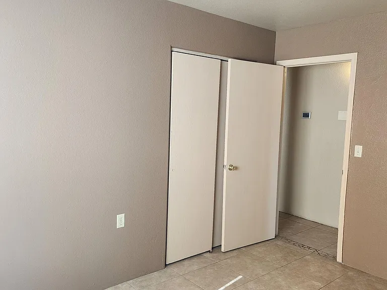 1255 N Bryant Ave — Photo 6