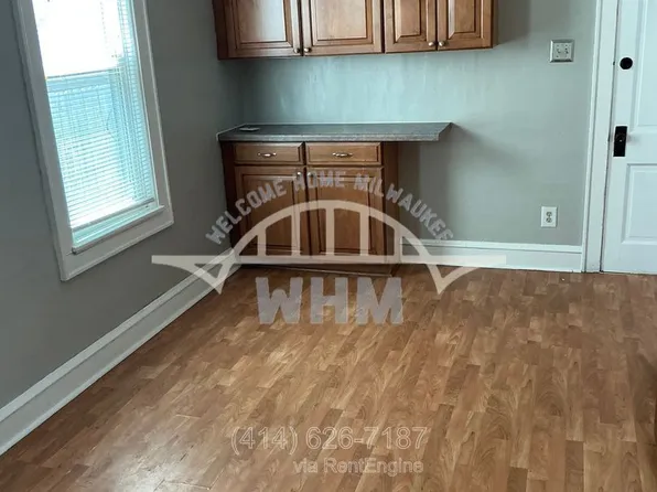 2445 S Austin St, Milwaukee, WI 53207