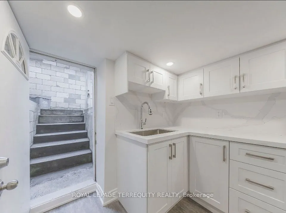 185 Laughton Ave #BASEMENT