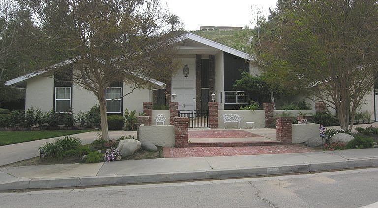 1st image of 4920 Topeka Dr