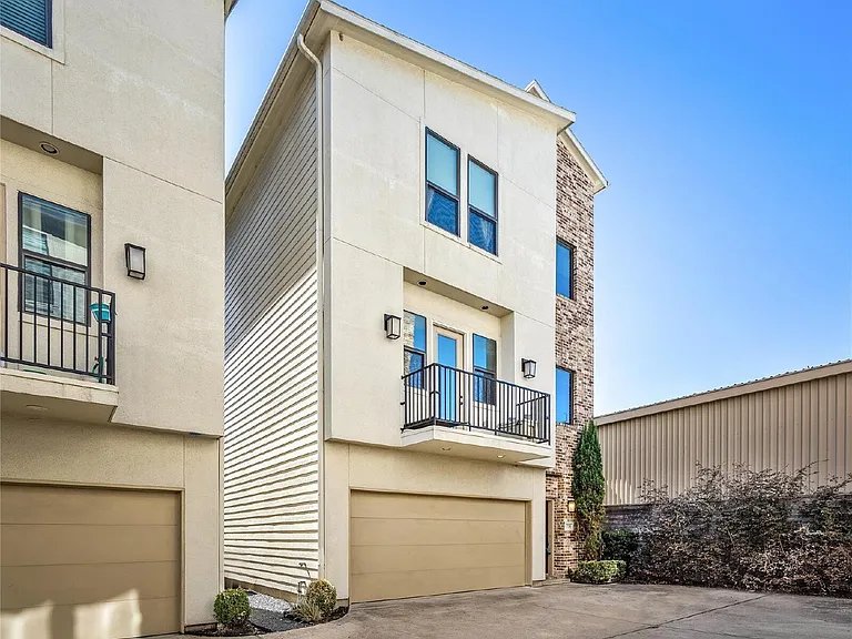 1720 Live Oak St — Photo 4