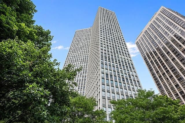 1st image of 2626 N Lakeview Ave APT 304