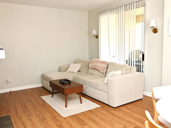 10880 Sabre Hill Dr Unit 298, San Diego, CA 92128