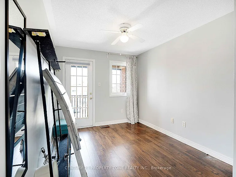 3893 Manatee Way #UPPER — Photo 24