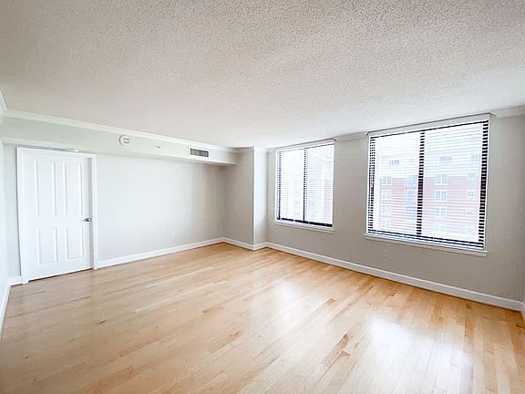 3rd image of 1205 N Garfield St APT 804