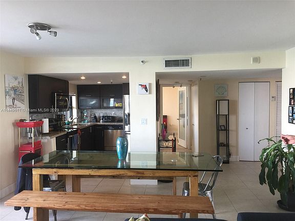 3rd image of 555 NE 30th St APT 501