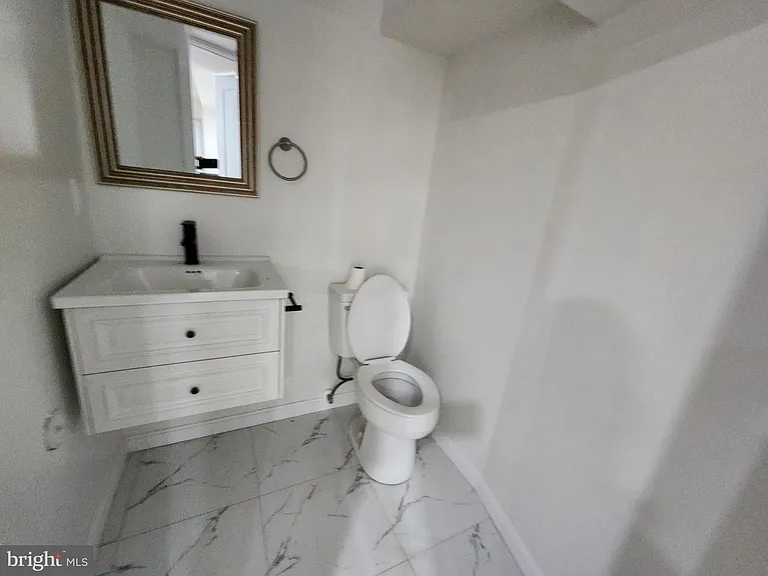523 Wellesley St — Photo 8