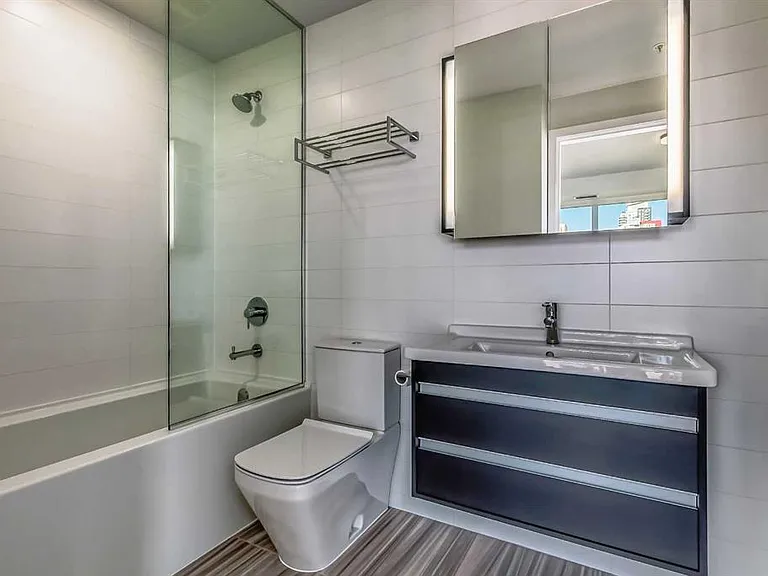 930 16th Ave SW #402 — Photo 11