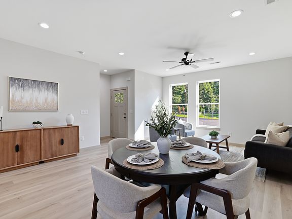 4th image of 302 Halloway Dr #302
