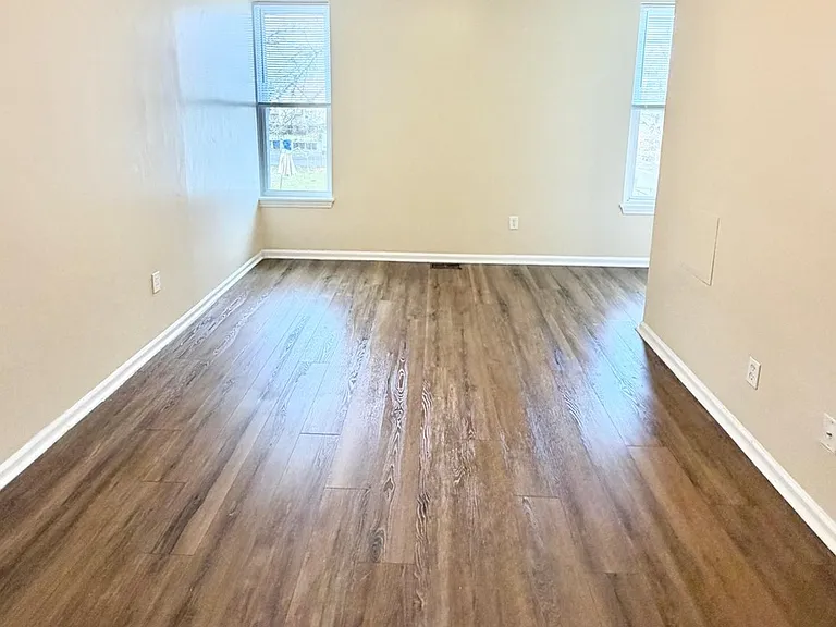 138 Hallock Ave #22R — Photo 6