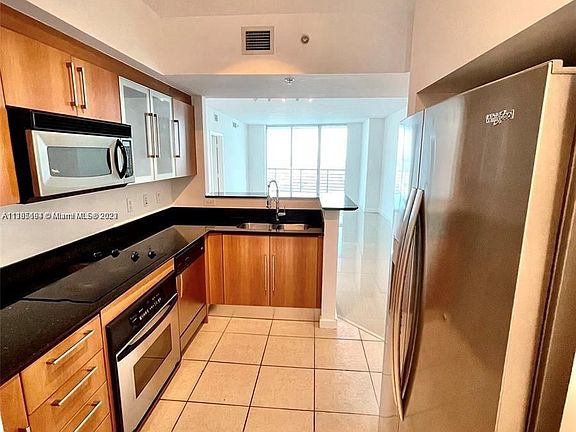 5th image of 335 Biscayne Blvd #3912