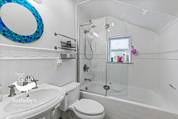 Sold by Daniel Gale Sotheby's International Realty | media 21