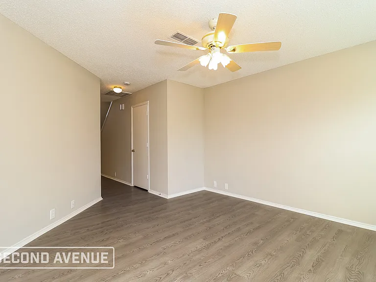 8525 Auburn Dr — Photo 9