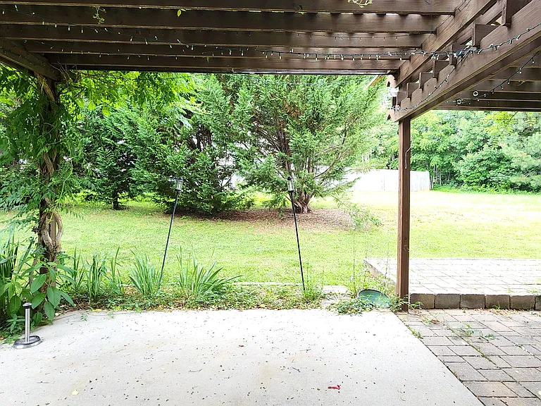 411 Five Pine Ct — Photo 26