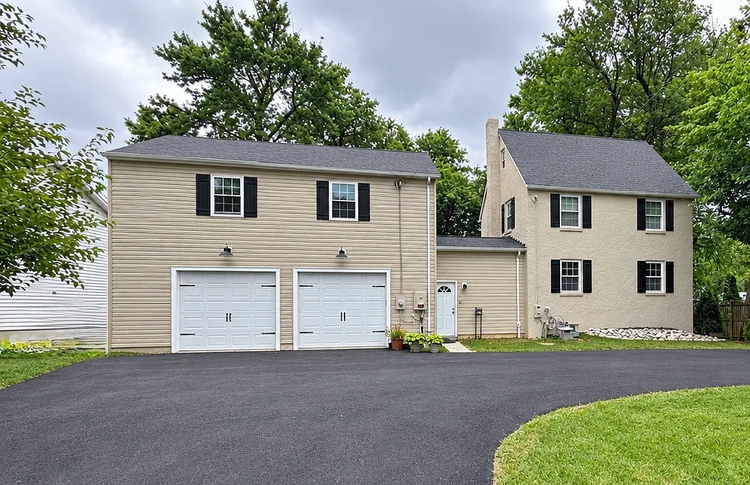 3 bed, 1.5 bath, 1104 sqft, $3,200 — Photo 1