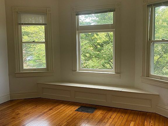 3rd image of 514 W 26th St