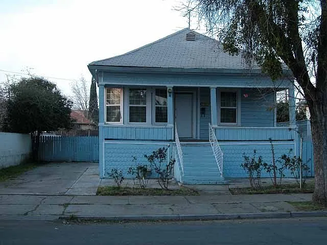 1409 E Flora St photo 1
