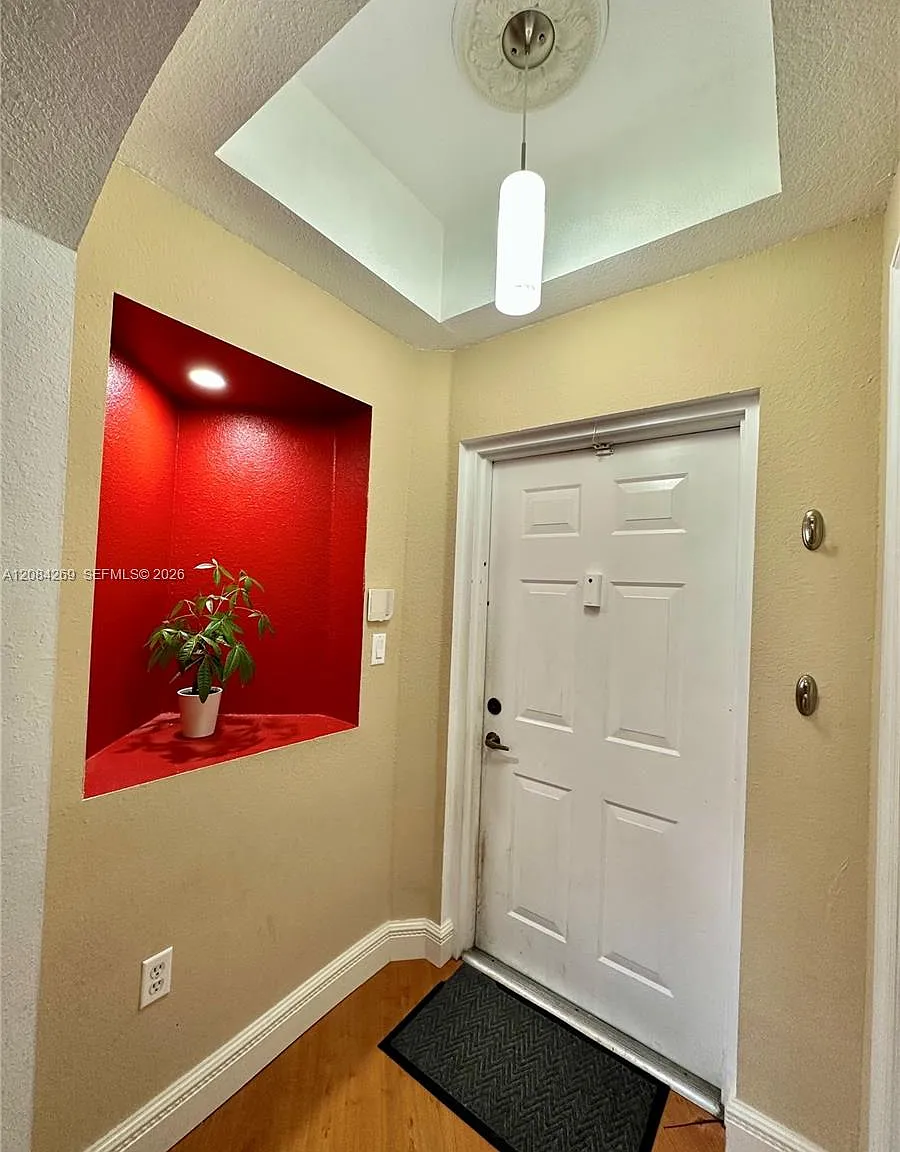 3 bed, 2.5 bath, 1385 sqft, $3,000 — Photo 2