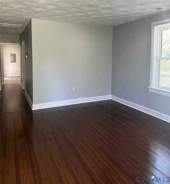 3 bed, 1.0 bath, 1092 sqft, $1,650 — Photo 3
