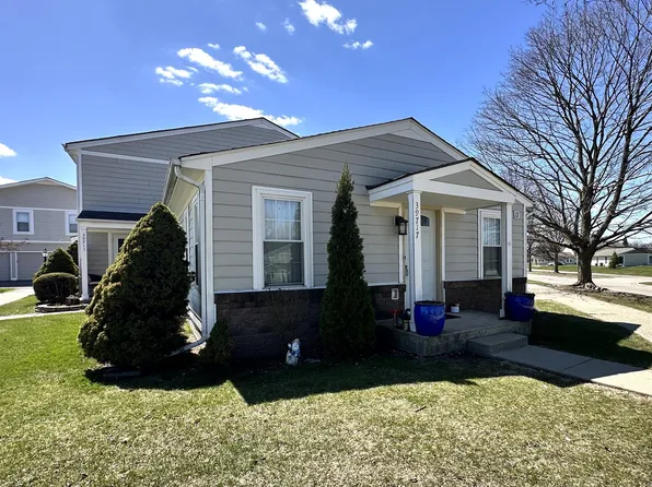 39717 Village Wood Ln, Novi, MI 48375