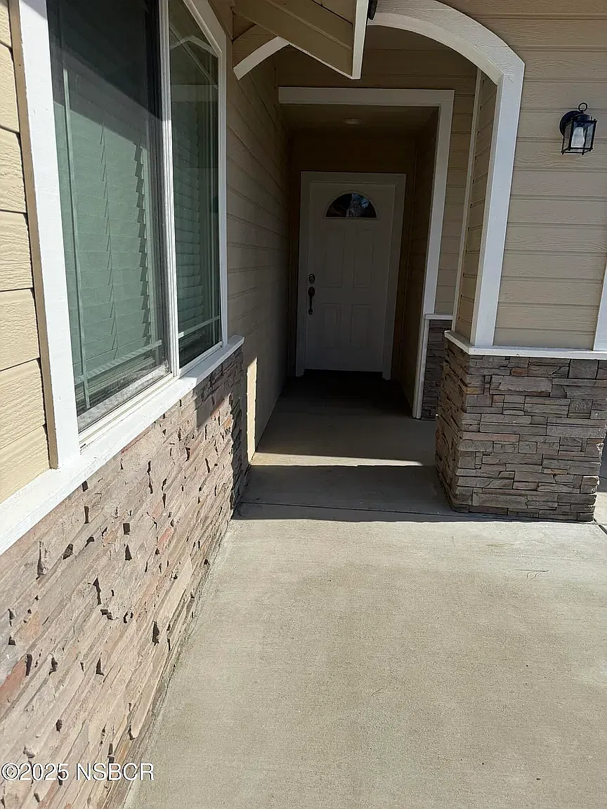 3 bed, 1200 sqft, $3,800 — Photo 4
