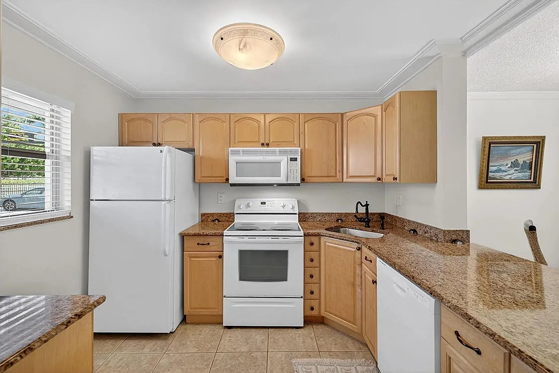 1541 S Ocean Blvd — Photo 3