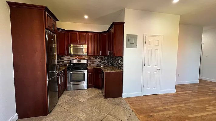 Rented by Lockbox Realty | media 11