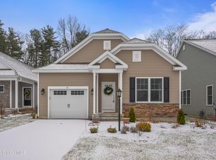 55 Bradley Cir, Halfmoon, NY 12065