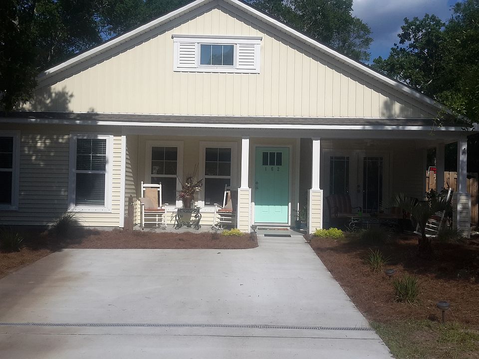 Front view beach cottage