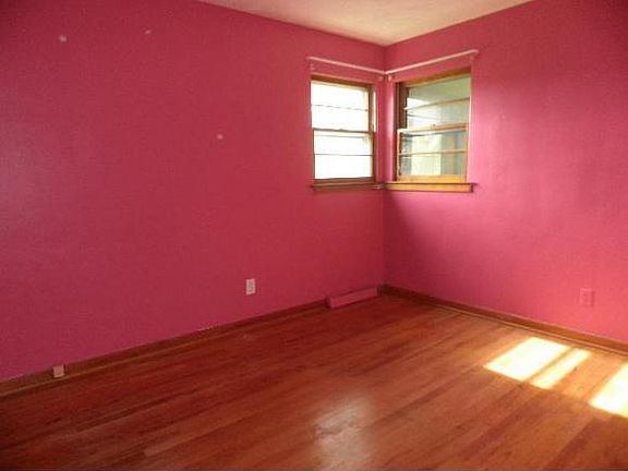 4th image of 77 Leigh St
