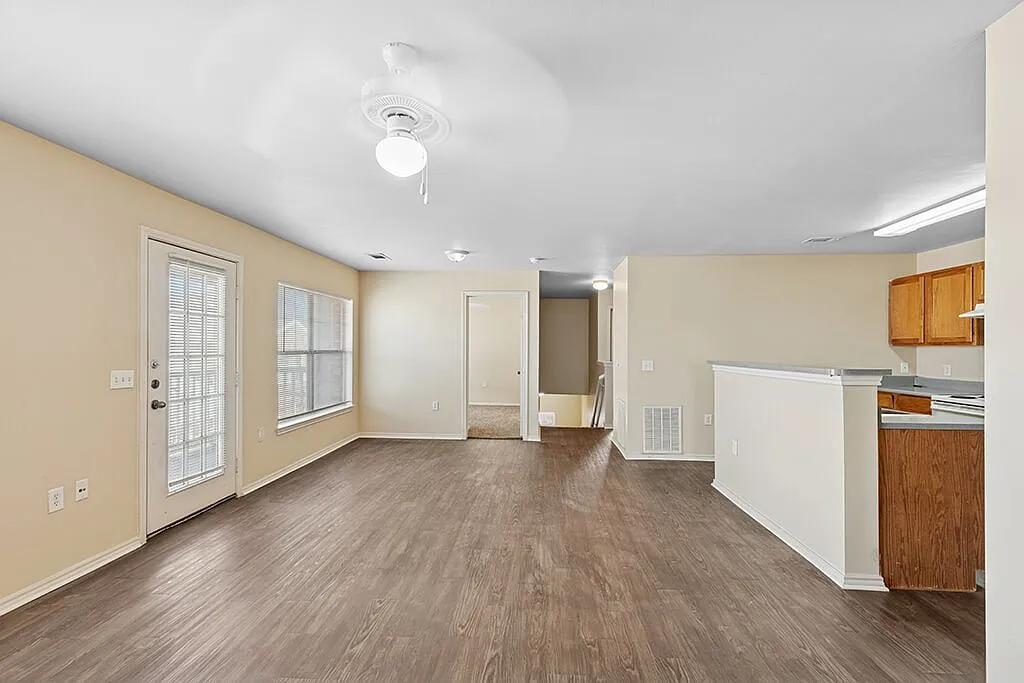 Ironwood Crossing Apartments & Townhomes — Photo 3