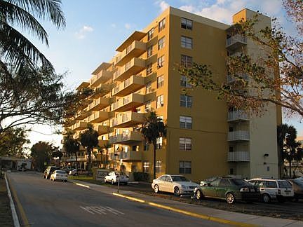 1st image of 1455 N Treasure Dr APT 3E