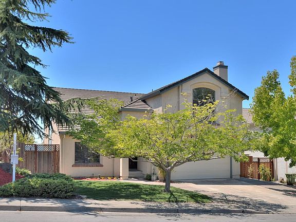 2nd image of 43639 Greenhills Way