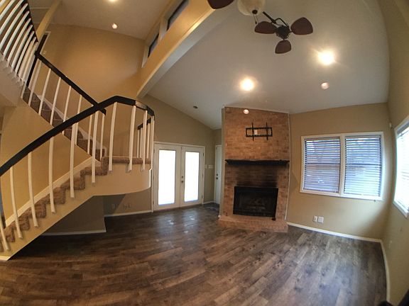 2nd image of 2400 Villa Ct