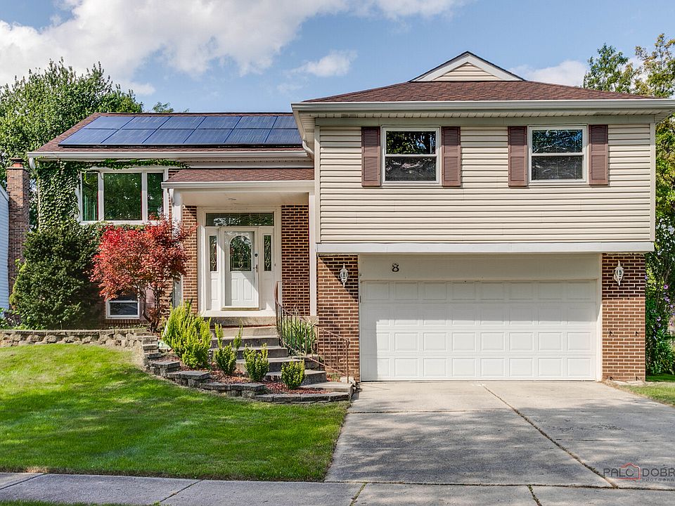 1st image of 8 Lindon Ln