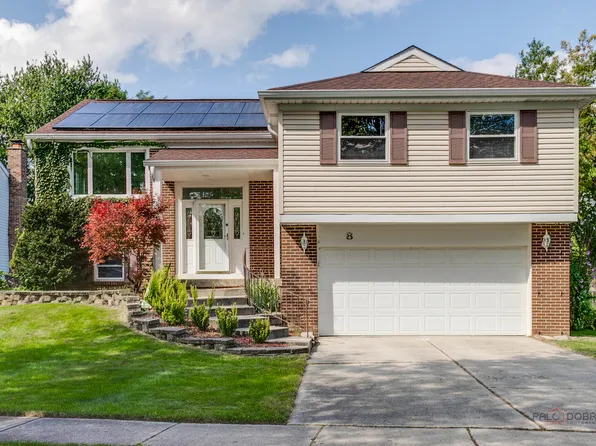 8 Lindon Ln, Vernon Hills, IL 60061