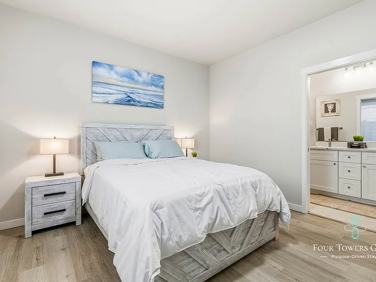 1203 NE Emerald Dr — Photo 9