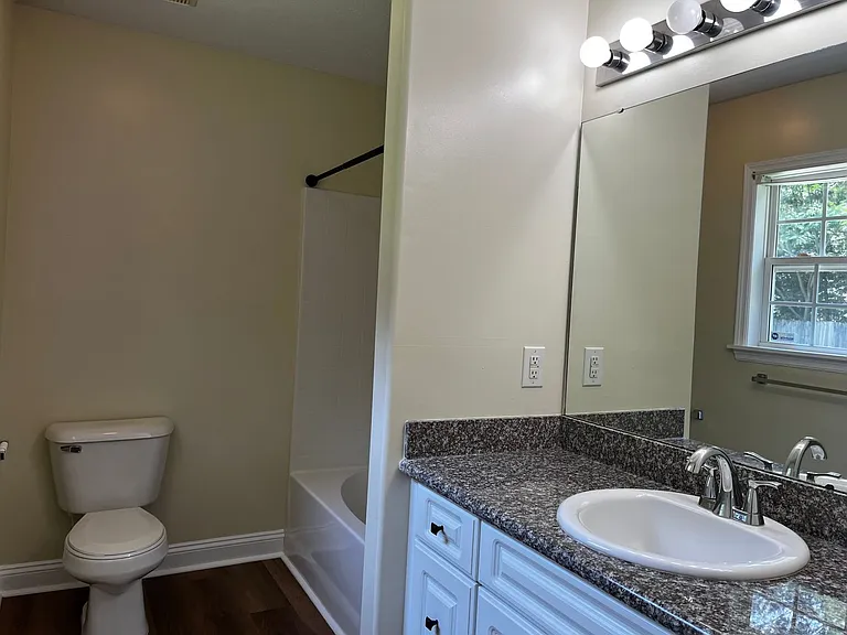 129 Pella Ln — Photo 13