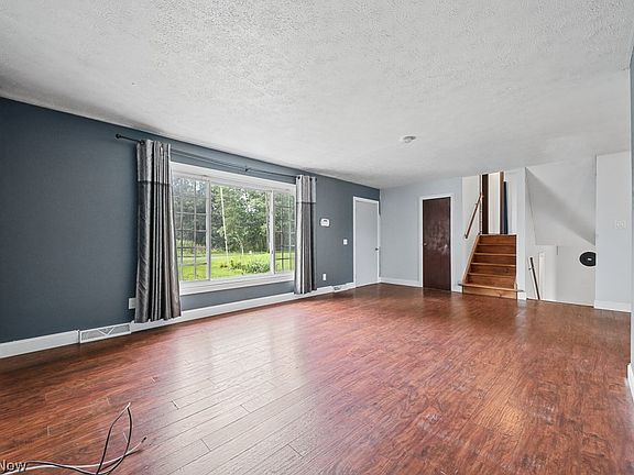 4th image of 26872 Winona Rd