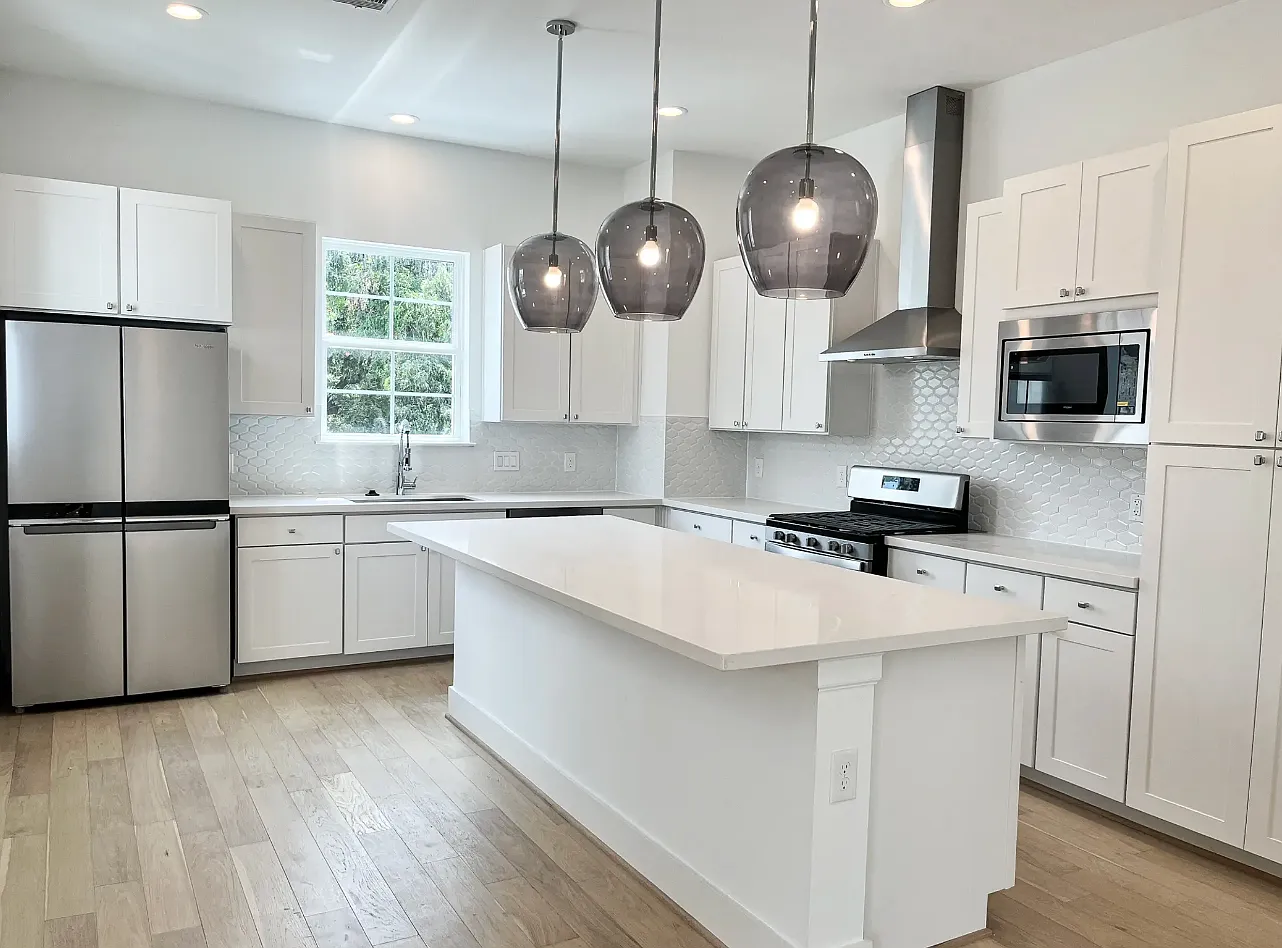 3 bed, 3.5 bath, 2024 sqft, $3,300 — Photo 2