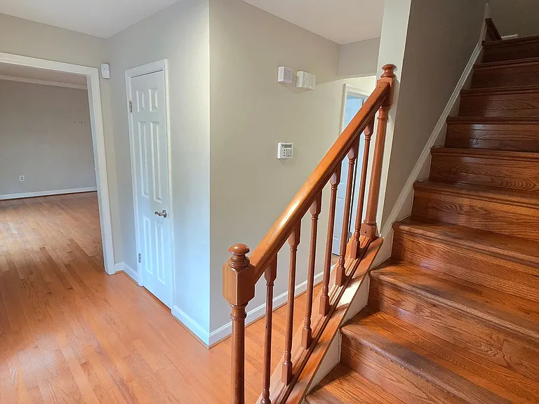 8201 Hensley Ct — Photo 2