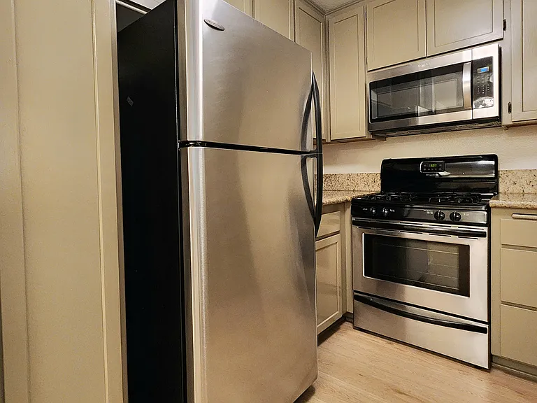 1444 S. Saltair — Photo 24
