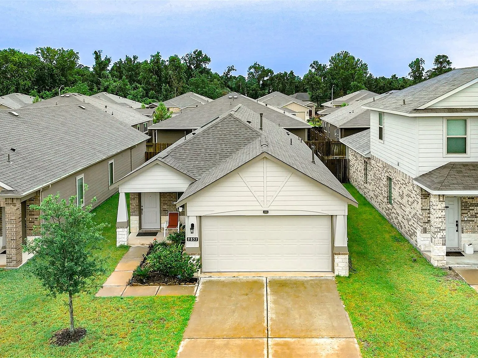 3 bed, 2.0 bath, 1584 sqft, $1,700 — Photo 4