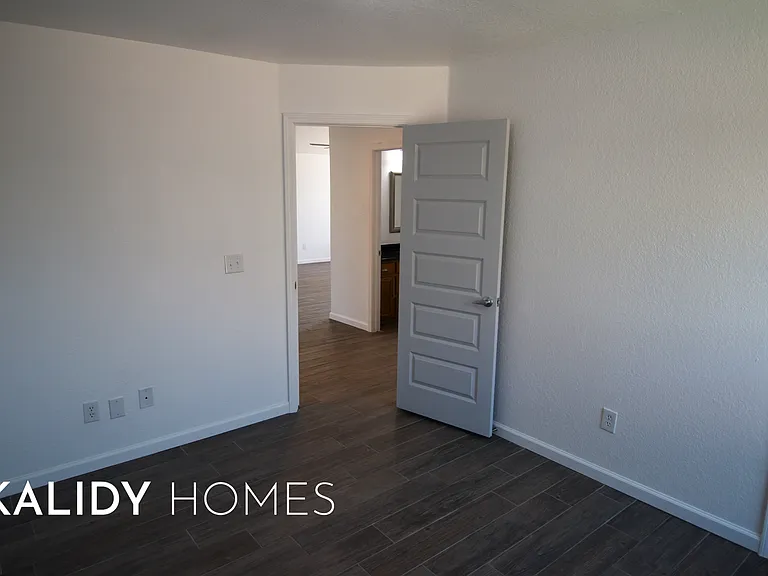 1400 Buena Vista Cir — Photo 11