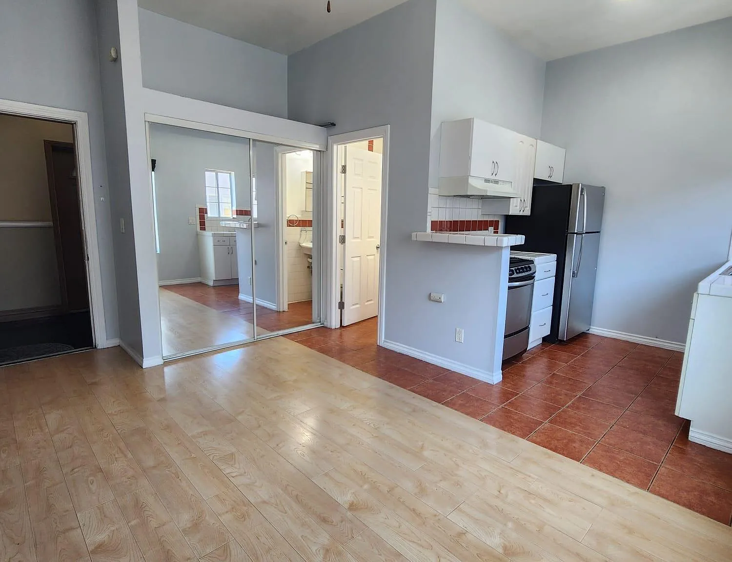 Studio, 400 sqft, $1,250 — Photo 1