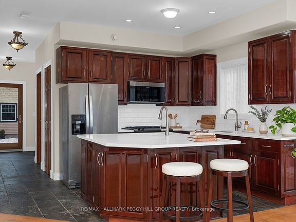 5th image of 2026 River Rd W