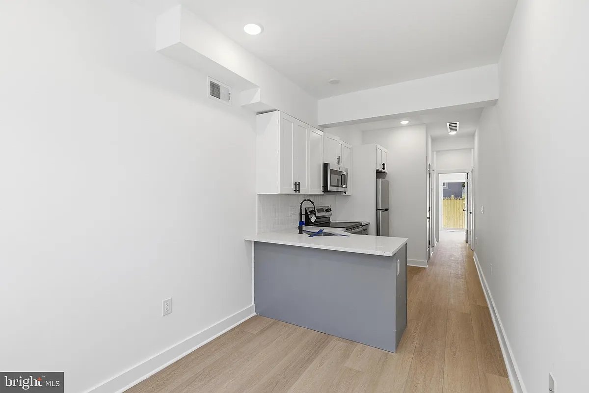 Building Photo - 2123 N 9th St #1