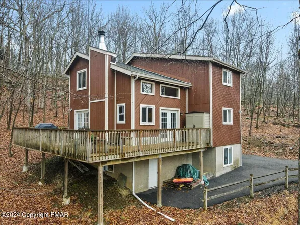 121 Park Ct, Bushkill, PA 18324